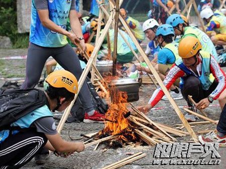 全国山地户外运动技能赛上演“飞檐走壁”(图1)