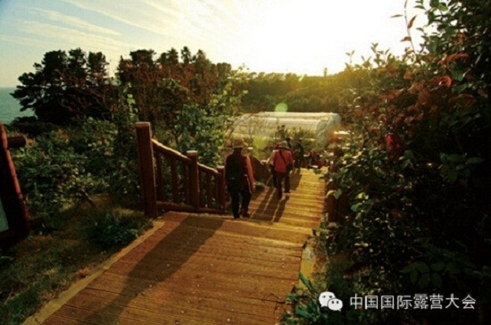 徒步倡导环保缓解压力 山地越野受追捧(图1) 徒步倡导环保缓解压力 山地越野受追捧(图1)