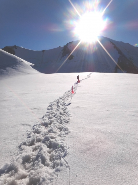 2014年西藏接待近百支外国登山队攀登高峰(图1) 2014年西藏接待近百支外国登山队攀登高峰(图1)