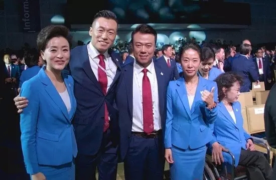 星耀奥迪2015中国国际露营大会千岛湖站,明星大揭秘 ——残奥会火炬手、跳高冠军、冬奥会申奥大使侯斌!(图4) 星耀奥迪2015中国国际露营大会千岛湖站,明星大揭秘 ——残奥会火炬手、跳高冠军、冬奥会申奥大使侯斌!(图4)