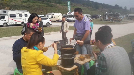 一路房到海南!2015海南露博会首支车队新疆出发(图4) 一路房到海南!2015海南露博会首支车队新疆出发(图4)