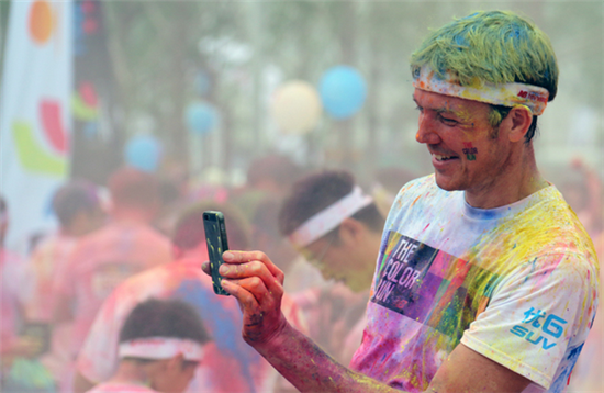 2015海南露博会:跟着明星一起color run!感受五彩斑斓的运动世界(图8) 2015海南露博会:跟着明星一起color run!感受五彩斑斓的运动世界(图8)