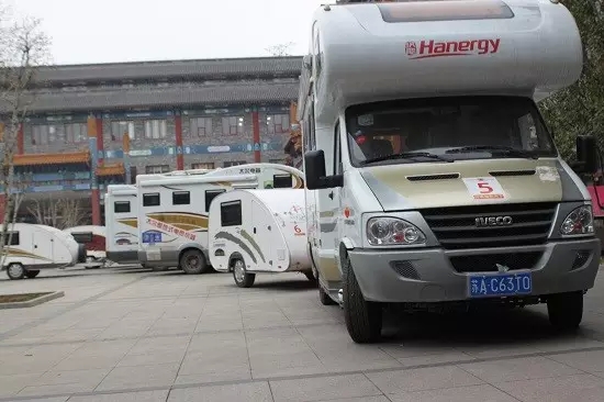 “欢乐向海南,助力露博会”——2015海南露博会北京车队昨在国粹苑发车。(图12) “欢乐向海南,助力露博会”——2015海南露博会北京车队昨在国粹苑发车。(图12)