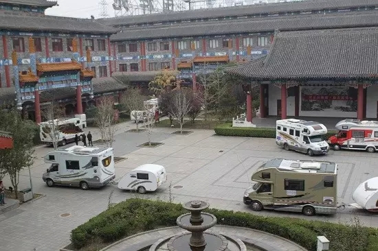 “欢乐向海南,助力露博会”——2015海南露博会北京车队昨在国粹苑发车。(图13) “欢乐向海南,助力露博会”——2015海南露博会北京车队昨在国粹苑发车。(图13)