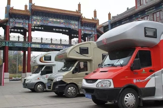 “欢乐向海南,助力露博会”——2015海南露博会北京车队昨在国粹苑发车。(图3) “欢乐向海南,助力露博会”——2015海南露博会北京车队昨在国粹苑发车。(图3)