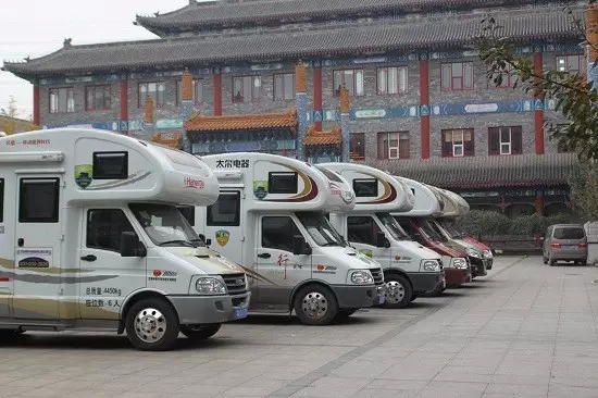 “欢乐向海南,助力露博会”——2015海南露博会北京车队昨在国粹苑发车。(图5) “欢乐向海南,助力露博会”——2015海南露博会北京车队昨在国粹苑发车。(图5)