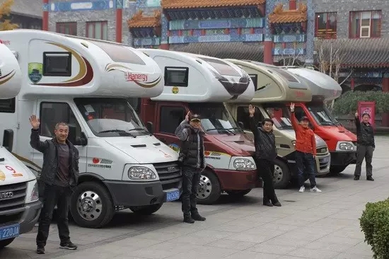 “欢乐向海南,助力露博会”——2015海南露博会北京车队昨在国粹苑发车。(图9) “欢乐向海南,助力露博会”——2015海南露博会北京车队昨在国粹苑发车。(图9)