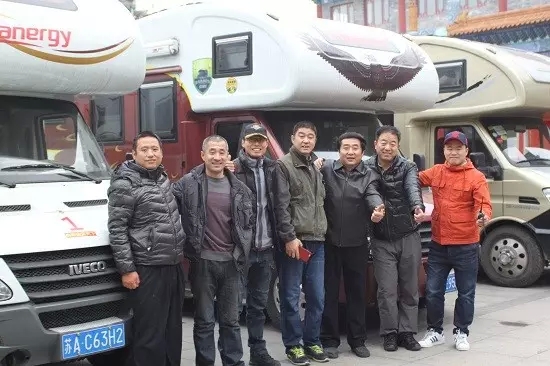 “欢乐向海南,助力露博会”——2015海南露博会北京车队昨在国粹苑发车。(图10) “欢乐向海南,助力露博会”——2015海南露博会北京车队昨在国粹苑发车。(图10)