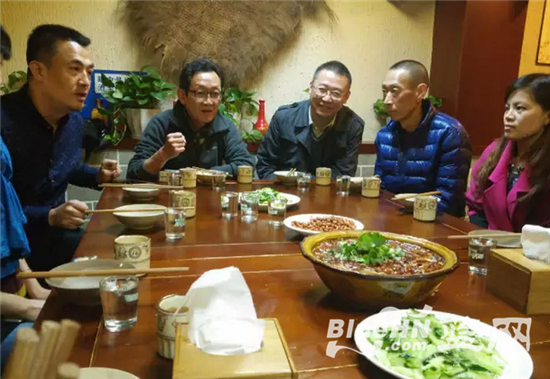 2015海南露博会:新疆车友抵达成都 宽窄巷子邂逅火锅美食(图5) 2015海南露博会:新疆车友抵达成都 宽窄巷子邂逅火锅美食(图5)