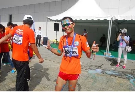 明星领跑color run28日开跑!现场陷入彩色欢乐海洋(图2) 明星领跑color run28日开跑!现场陷入彩色欢乐海洋(图2)