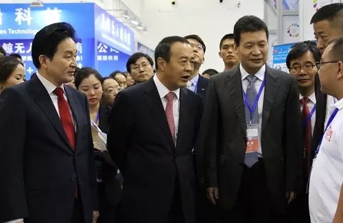 2015露博会海南欢乐之旅发车仪式28日举行 毛超峰出席(图3) 2015露博会海南欢乐之旅发车仪式28日举行 毛超峰出席(图3)