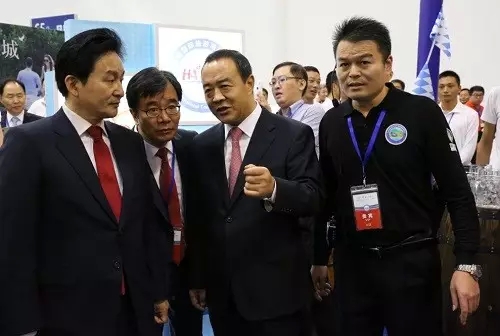 2015露博会海南欢乐之旅发车仪式28日举行 毛超峰出席(图4) 2015露博会海南欢乐之旅发车仪式28日举行 毛超峰出席(图4)