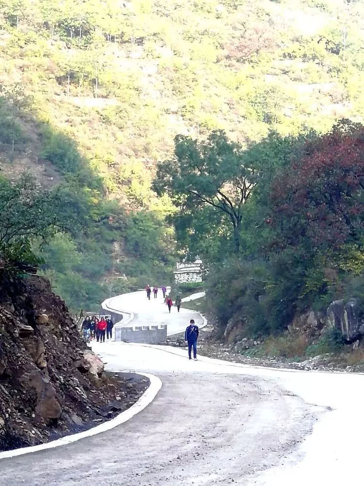 中国露营之家山西超越梦想徒步俱乐部周末休闲徒步岳家寨活动圆满结束！(图8)
