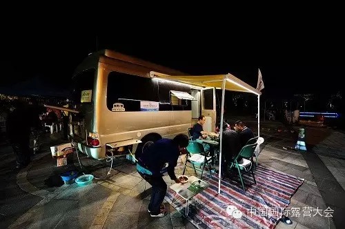 奥迪2015中国国际露营大会万宁站房车巡游&房车露营嘉年华，房车海滨露营狂欢三天，“快到车里来”！