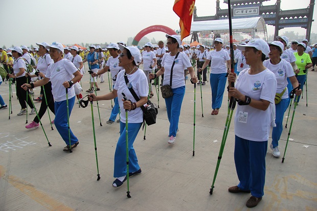 2014中国国际露营大会(东平站)越野行走(持杖健走)挑战赛(图3) 2014中国国际露营大会(东平站)越野行走(持杖健走)挑战赛(图3)