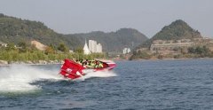 千岛湖站精彩纷呈 喷射艇表演扣人心弦
