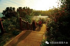 徒步倡导环保缓解压力 山地越野受追捧