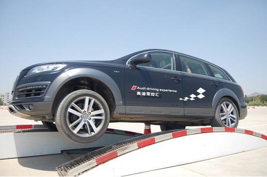 奥迪SQ5、Q5、Q7试乘试驾将上演速度与激情万宁版,约吗?(图3) 奥迪SQ5、Q5、Q7试乘试驾将上演速度与激情万宁版,约吗?(图3)