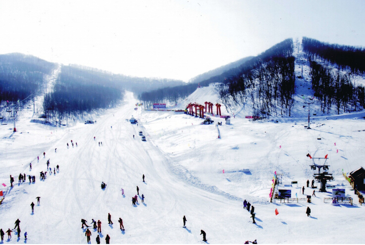 滑雪产业新突破 中国雪场已有近800座(图1) 滑雪产业新突破 中国雪场已有近800座(图1)
