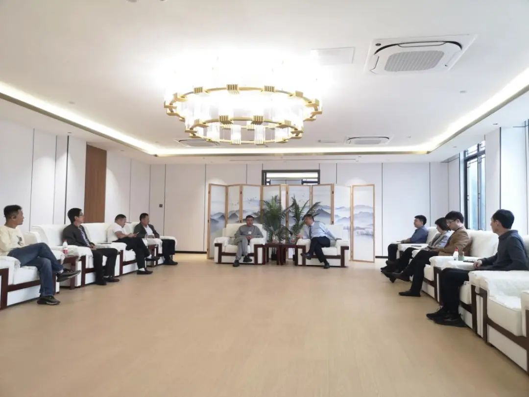 云南省健身服务行业协会会长黄道章来访露营之家金华供应链贸易中心选品并探讨绥江县露营产业发展新机遇