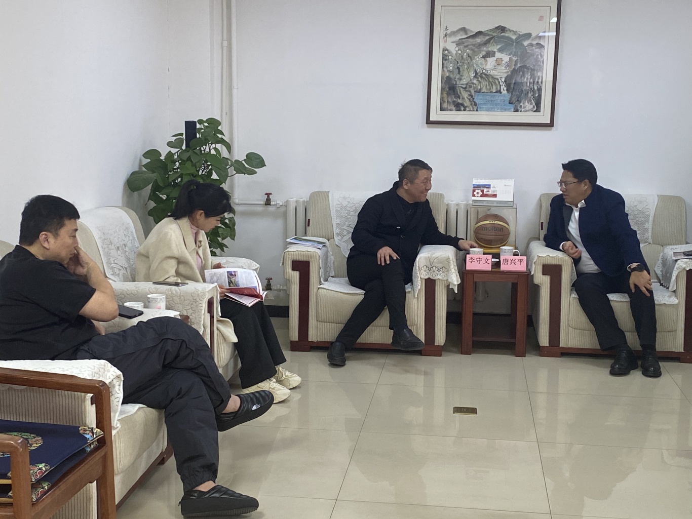 体育赋能经济,露营点亮沧源—— 沧源县委书记唐兴平到访露营之家北京总部(图4) 体育赋能经济,露营点亮沧源—— 沧源县委书记唐兴平到访露营之家北京总部(图4)