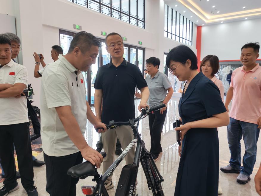 新疆天山天池景区管委会、新疆昌吉州文旅集团、新疆旅游协会一行赴金华露营之家全球供应链贸易中心考察调研(图4)