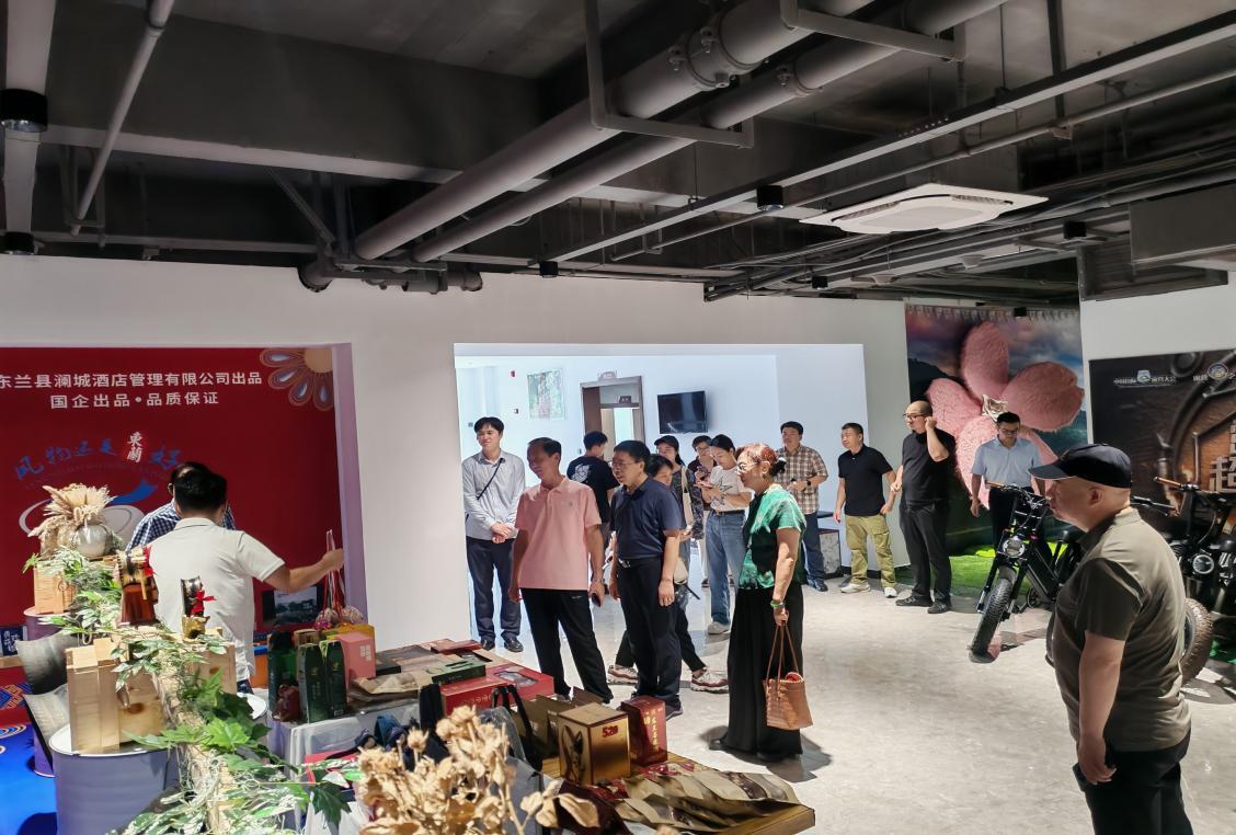 中国风景名胜区协会会长张永利一行到露营之家供应链贸易中心考察调研(图5) 中国风景名胜区协会会长张永利一行到露营之家供应链贸易中心考察调研(图5)