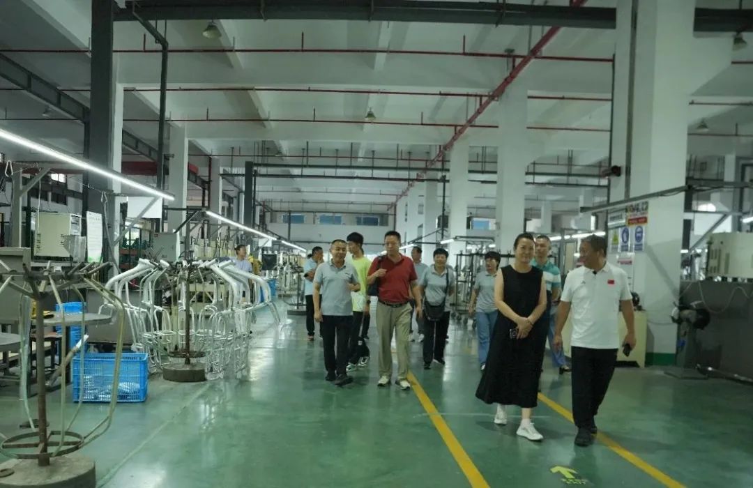 首融控股集团生态产业发展有限公司、 青岛普万投资有限公司赴金华露营之家全球供应链贸易中心考察调研(图4) 首融控股集团生态产业发展有限公司、 青岛普万投资有限公司赴金华露营之家全球供应链贸易中心考察调研(图4)