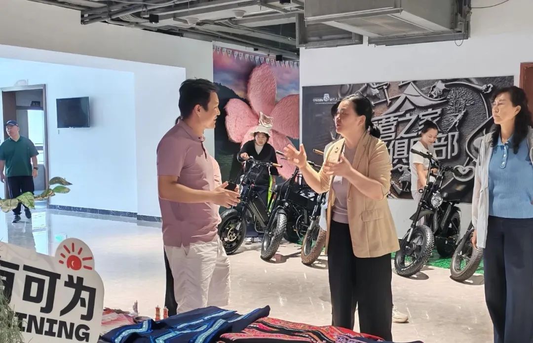 新疆生产建设兵团第八师石河子市统计局一行到露营之家全球供应链贸易中心考察调研(图4)