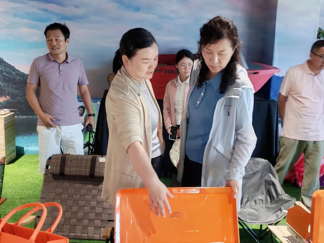 新疆生产建设兵团第八师石河子市统计局一行到露营之家全球供应链贸易中心考察调研(图5)