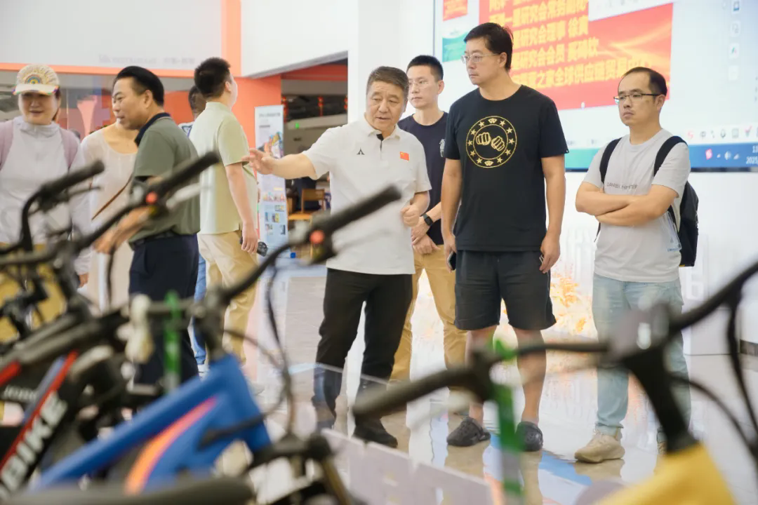 “两弹一星”研究会张又亮一行莅临露营之家供应链贸易中心考察调研(图5)
