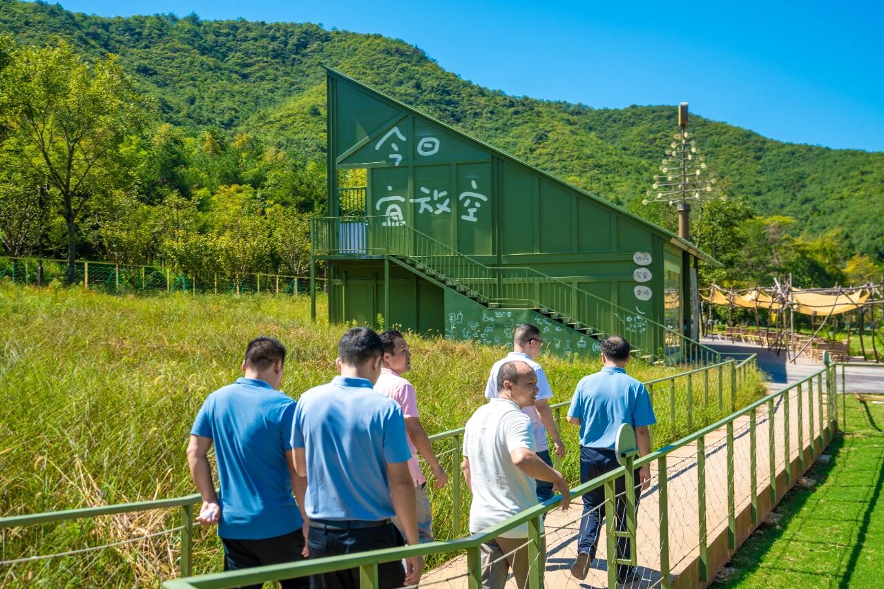 榕江县委常委李宏昌一行考察露营之家金华供应链贸易中心——商谈“村超”千亿流量转化解决方案(图4)