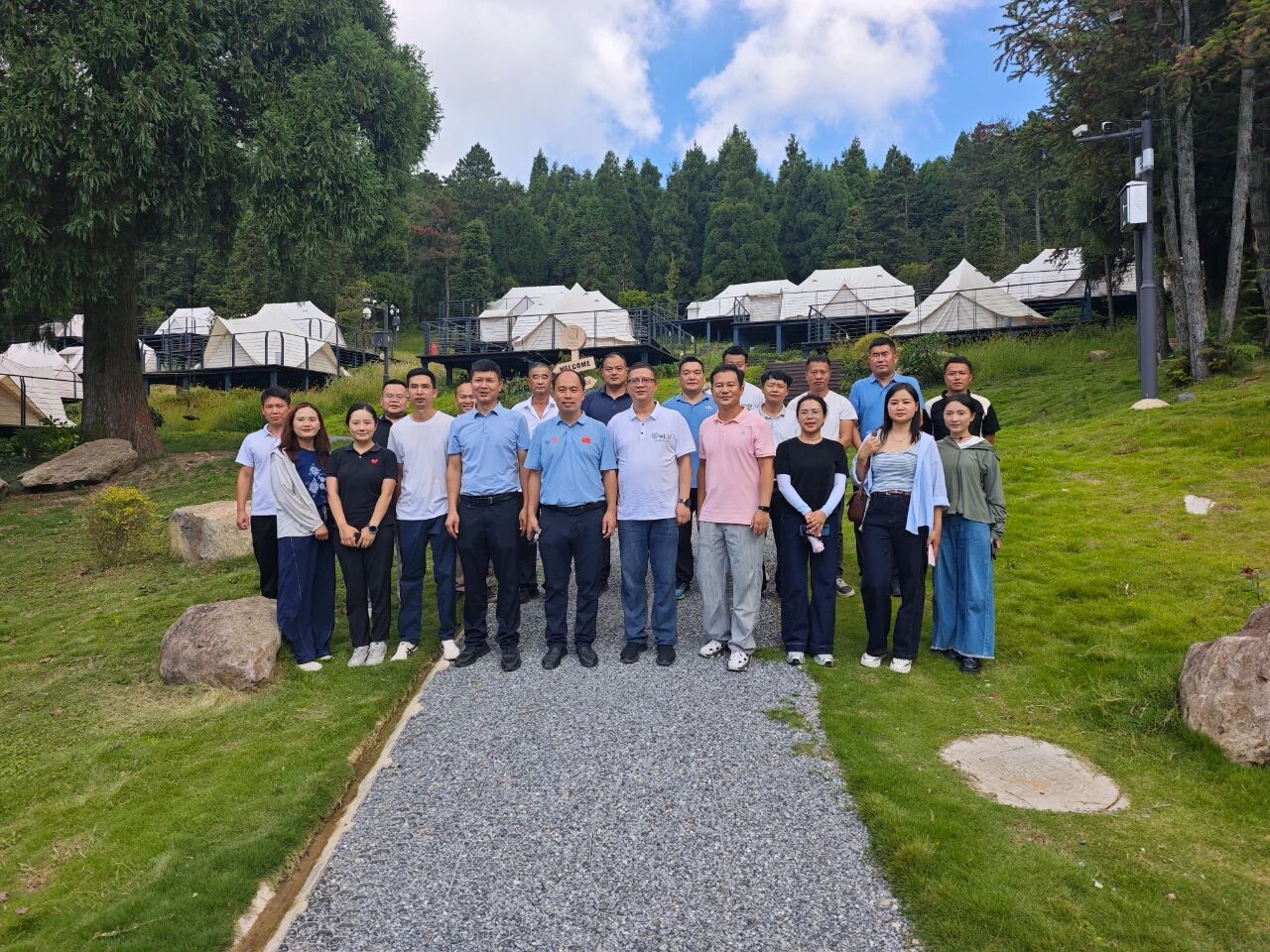 榕江县委常委李宏昌一行考察露营之家金华供应链贸易中心——商谈“村超”千亿流量转化解决方案(图6)