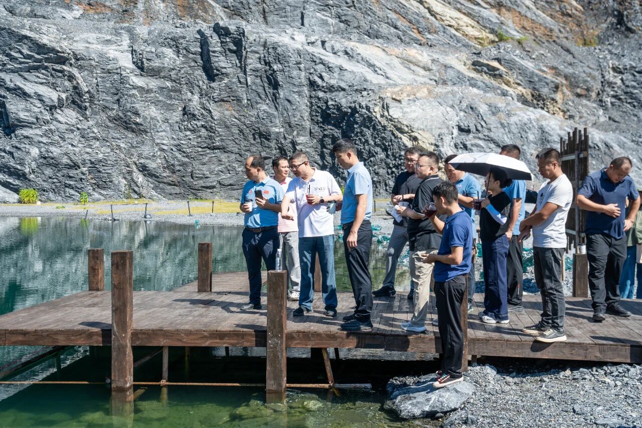 榕江县委常委李宏昌一行考察露营之家金华供应链贸易中心——商谈“村超”千亿流量转化解决方案(图8)