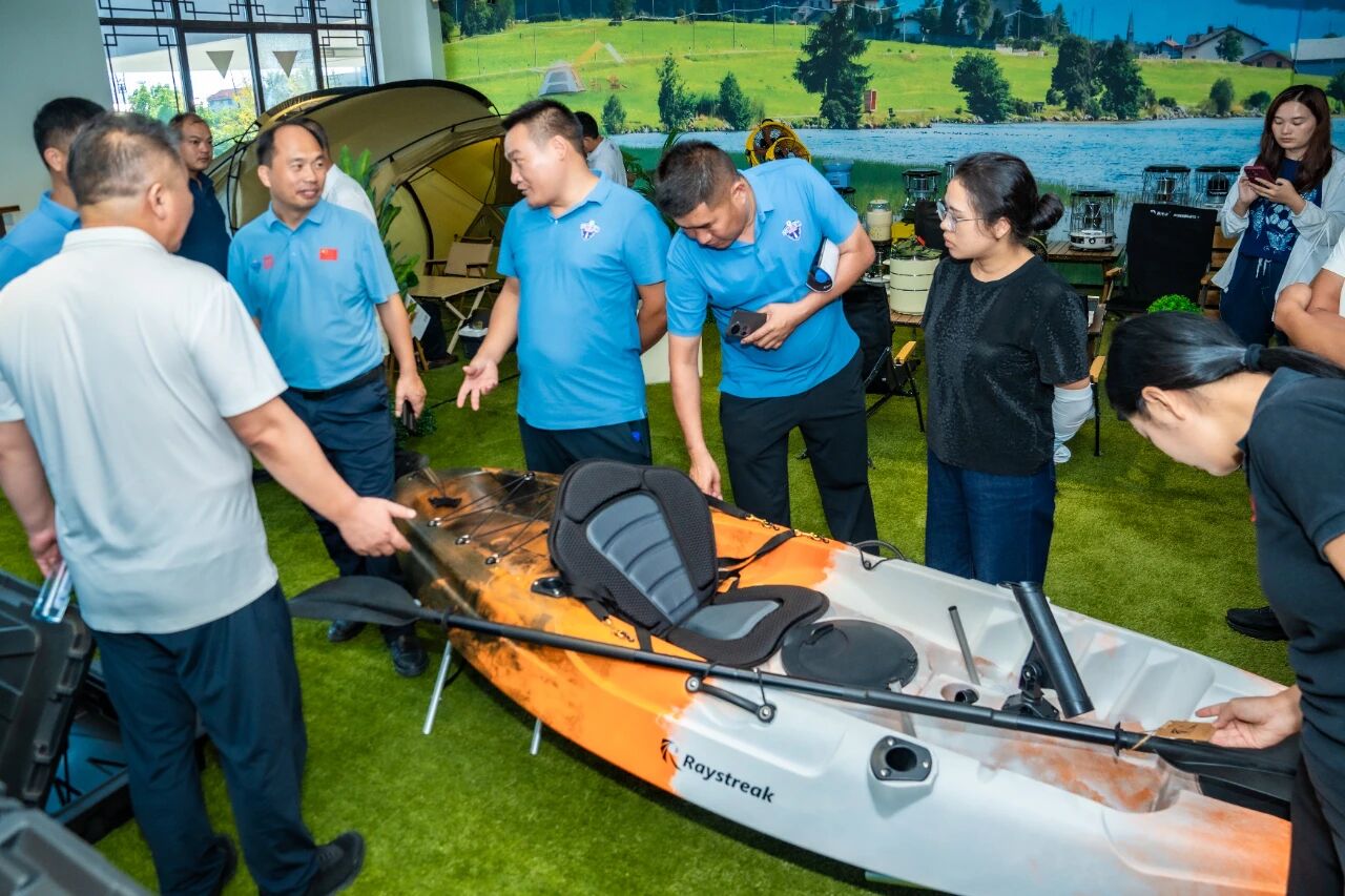 榕江县委常委李宏昌一行考察露营之家金华供应链贸易中心——商谈“村超”千亿流量转化解决方案(图11)