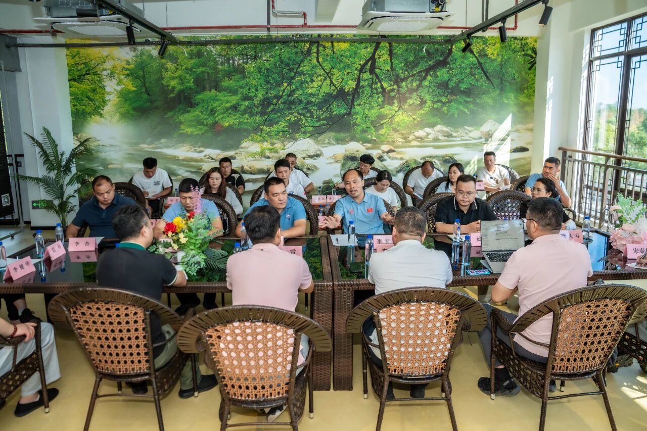 榕江县委常委李宏昌一行考察露营之家金华供应链贸易中心——商谈“村超”千亿流量转化解决方案(图13)