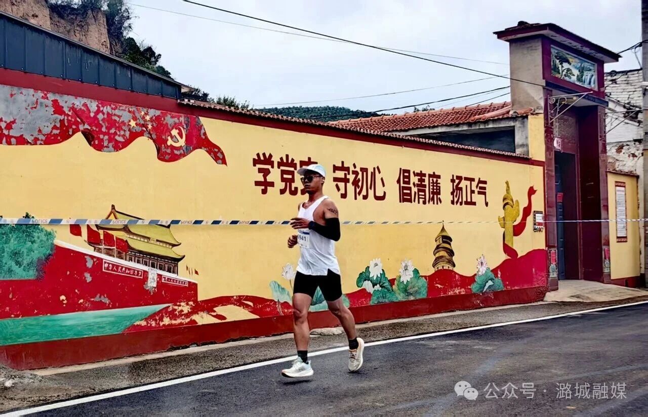 在奔跑中感受潞城温度 2025潞城半程马拉松鸣枪开跑(图5) 在奔跑中感受潞城温度 2025潞城半程马拉松鸣枪开跑(图5)