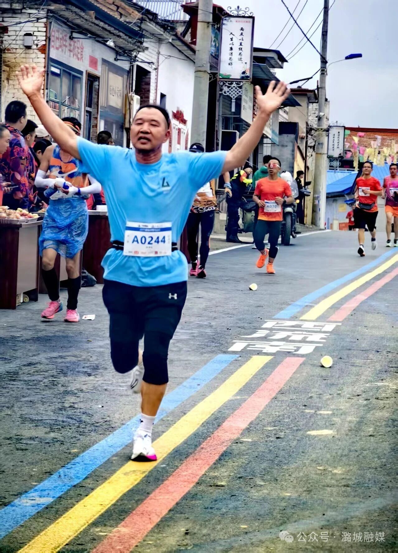 在奔跑中感受潞城温度 2025潞城半程马拉松鸣枪开跑(图6) 在奔跑中感受潞城温度 2025潞城半程马拉松鸣枪开跑(图6)