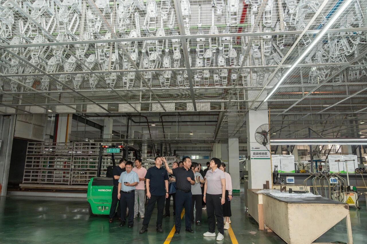 百色市人民政府一行莅临露营之家供应链贸易中心—— 共商服务产业落地及场景化应用(图3)