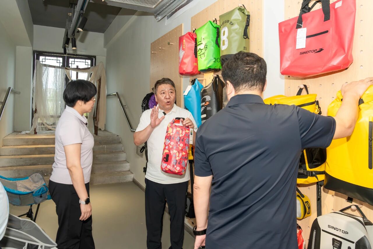 百色市人民政府一行莅临露营之家供应链贸易中心—— 共商服务产业落地及场景化应用(图7)