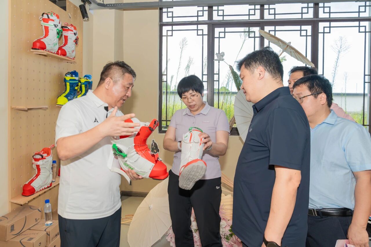 百色市人民政府一行莅临露营之家供应链贸易中心—— 共商服务产业落地及场景化应用(图8)
