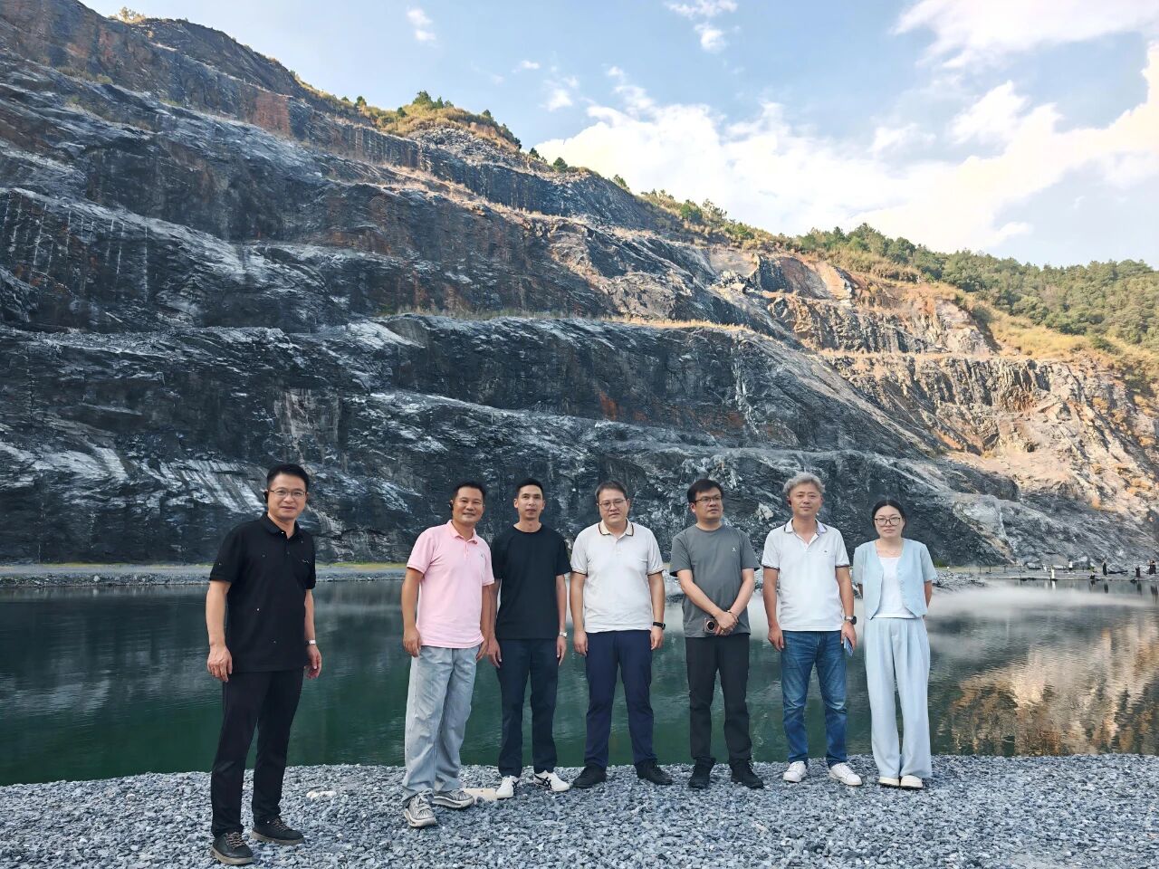 宁波慈溪文旅集团有限公司沈超一行莅临露营之家全球供应链贸易中心考察交流(图7)