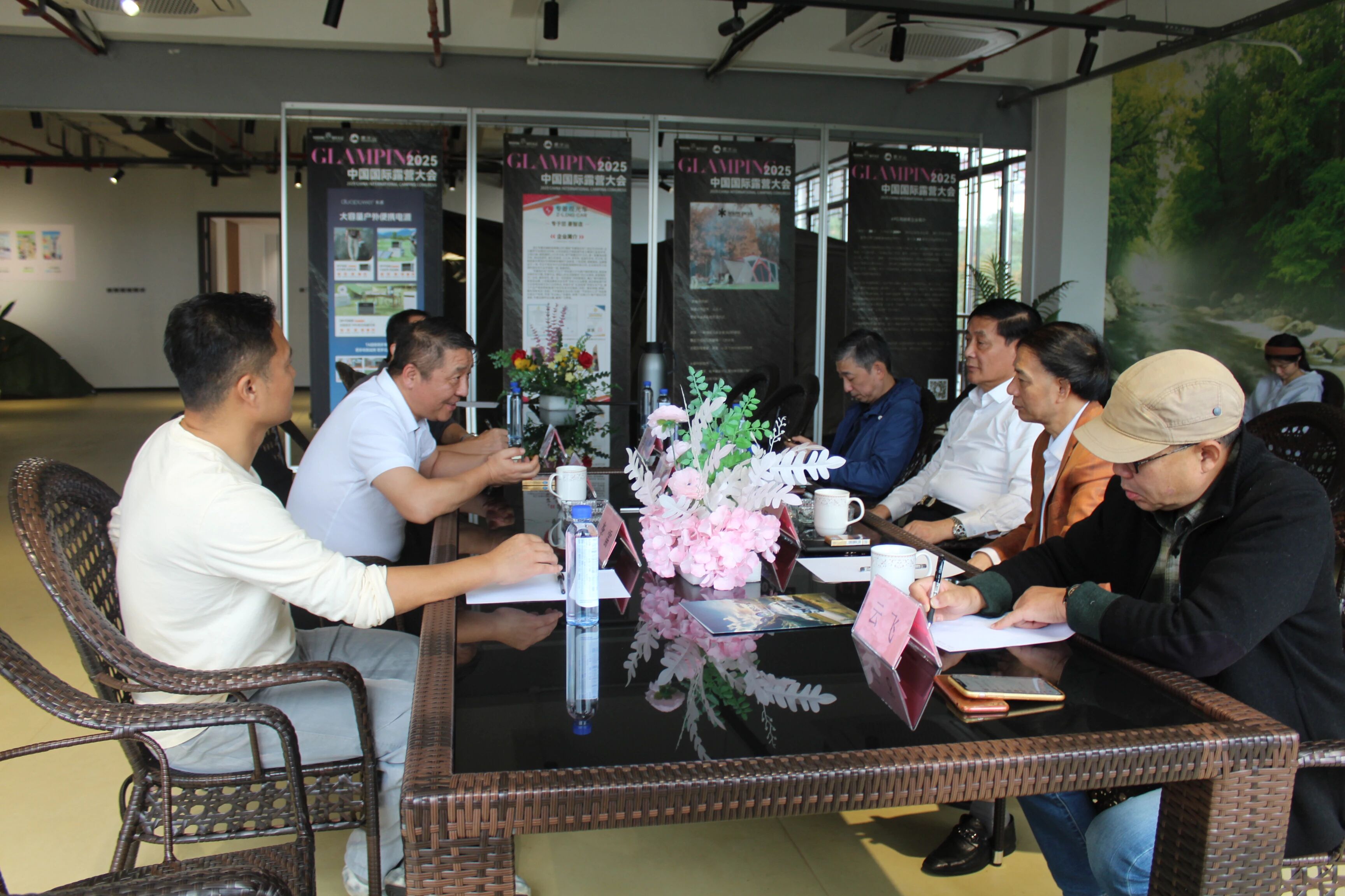 中国(上海)房车露营休闲运动产业联盟秘书长陈晓一行莅临露营之家全球供应链贸易中心考察(图7) 中国(上海)房车露营休闲运动产业联盟秘书长陈晓一行莅临露营之家全球供应链贸易中心考察(图7)