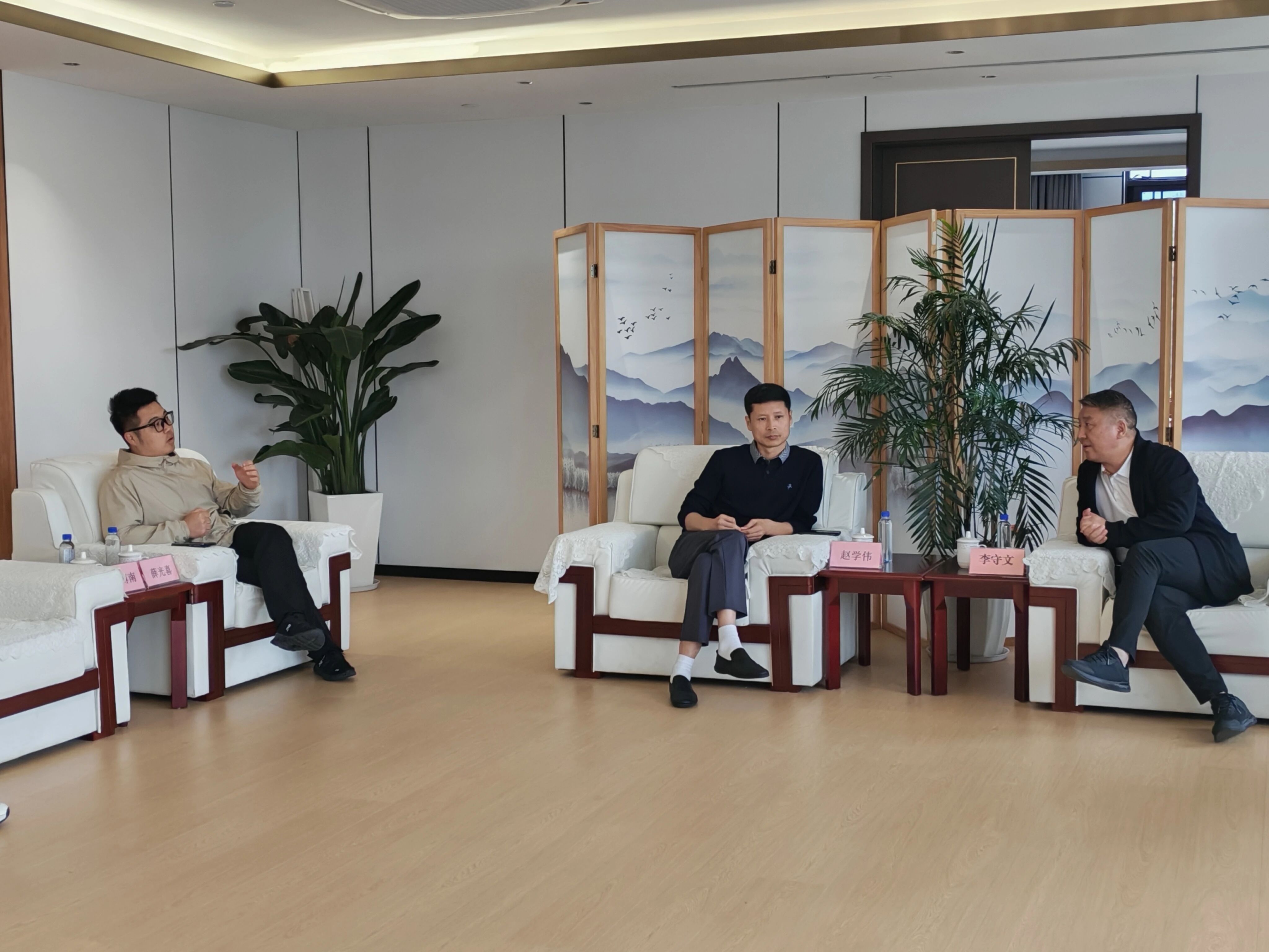 河北固安大清河管委会与固安国际商贸城相关领导莅临露营之家全球供应链贸易中心考察交流(图4) 河北固安大清河管委会与固安国际商贸城相关领导莅临露营之家全球供应链贸易中心考察交流(图4)