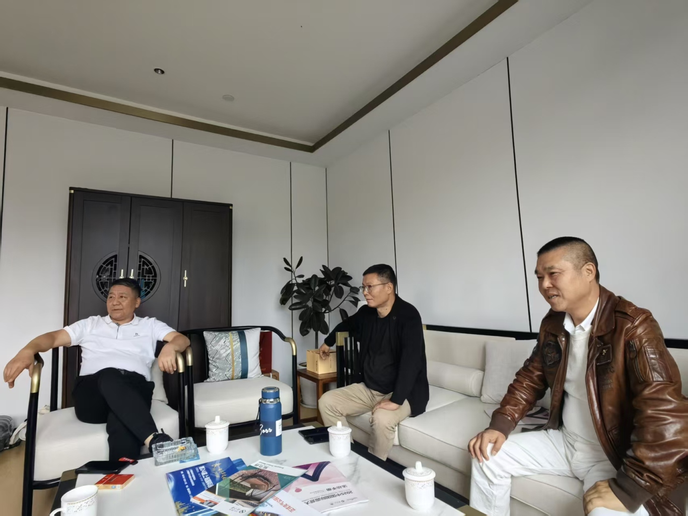 中国国际露营大会浙江房车大队周建锋大队长一行访问露营之家产业链(金华)总部基地(图3) 中国国际露营大会浙江房车大队周建锋大队长一行访问露营之家产业链(金华)总部基地(图3)