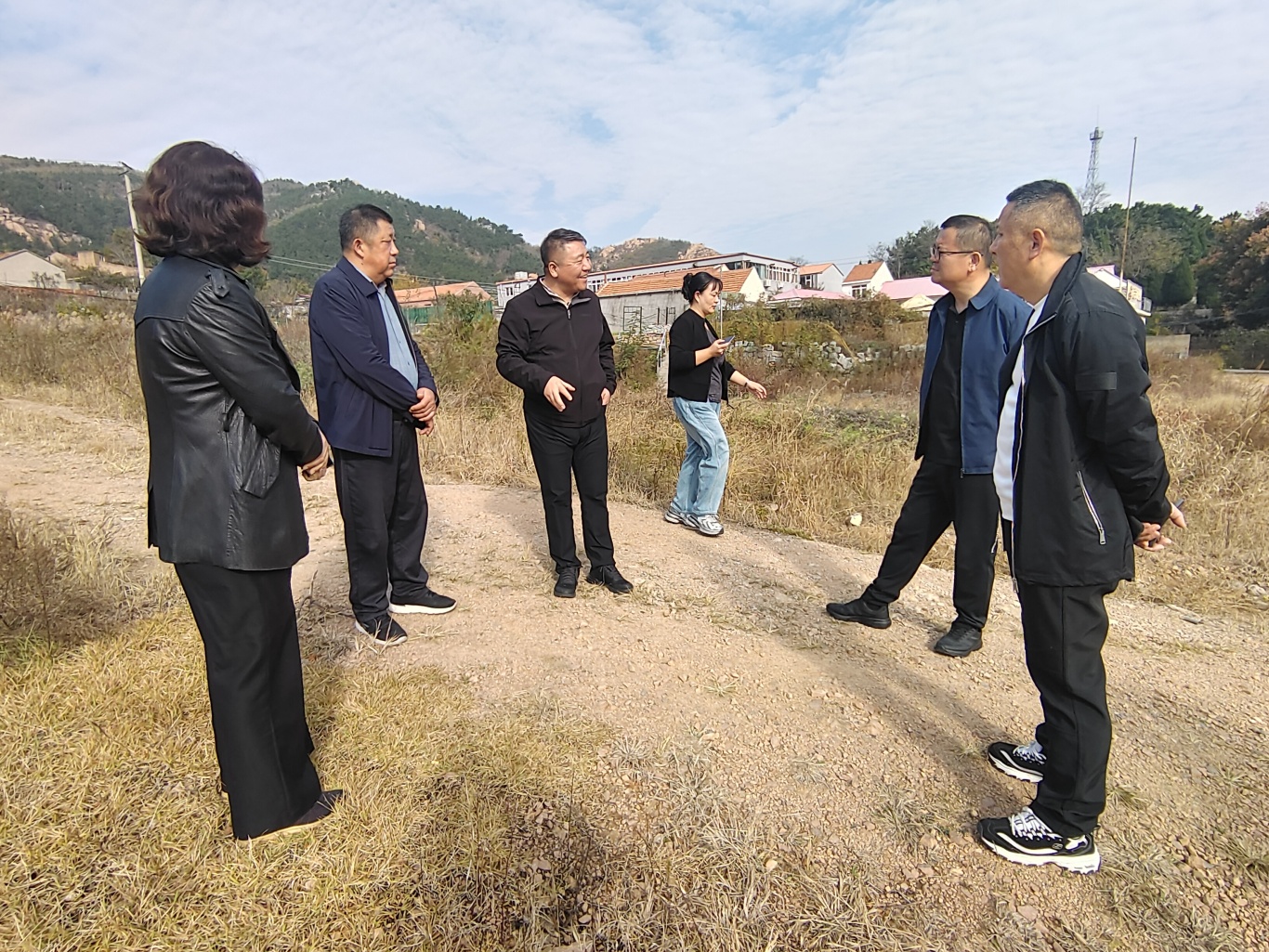 中国国际露营大会领导赴青岛北宅交流!共探乡村振兴与 “体育 + 露营” 融合新路径(图1) 中国国际露营大会领导赴青岛北宅交流!共探乡村振兴与 “体育 + 露营” 融合新路径(图1)