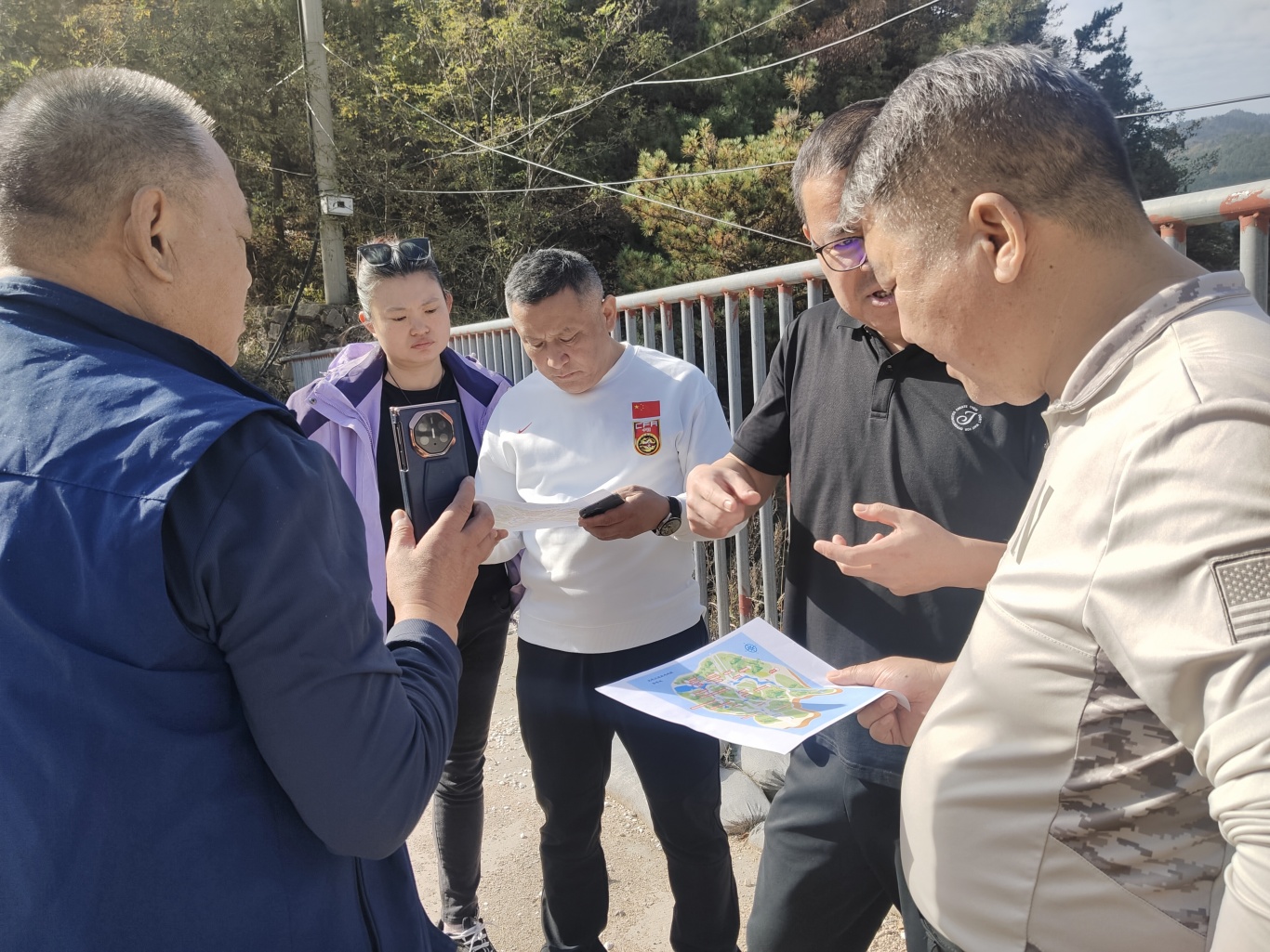 中国国际露营大会领导赴青岛北宅交流!共探乡村振兴与 “体育 + 露营” 融合新路径(图3) 中国国际露营大会领导赴青岛北宅交流!共探乡村振兴与 “体育 + 露营” 融合新路径(图3)