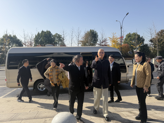 何亚非一行对金华山模式与露营之家全球供应链体系开展实地考察调研(图2)