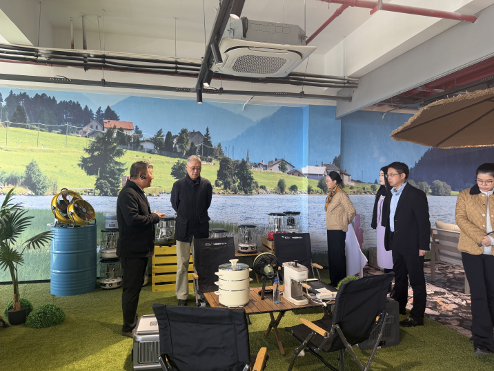 何亚非一行对金华山模式与露营之家全球供应链体系开展实地考察调研(图3)