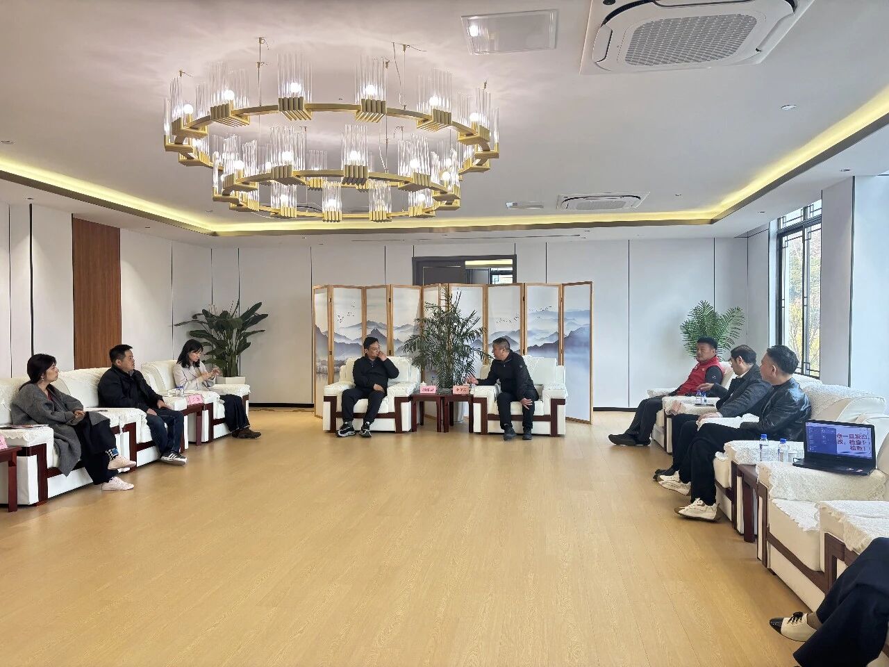 苏州东太湖国家级度假区(吴江太湖新城)党委委员副主任一行莅露营之家全球供应链生活馆考察调研“金华山模式”(图10)